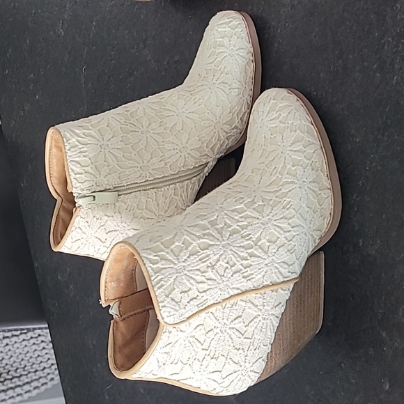 Very Volatile booties size 7.5 - Picture 1 of 5